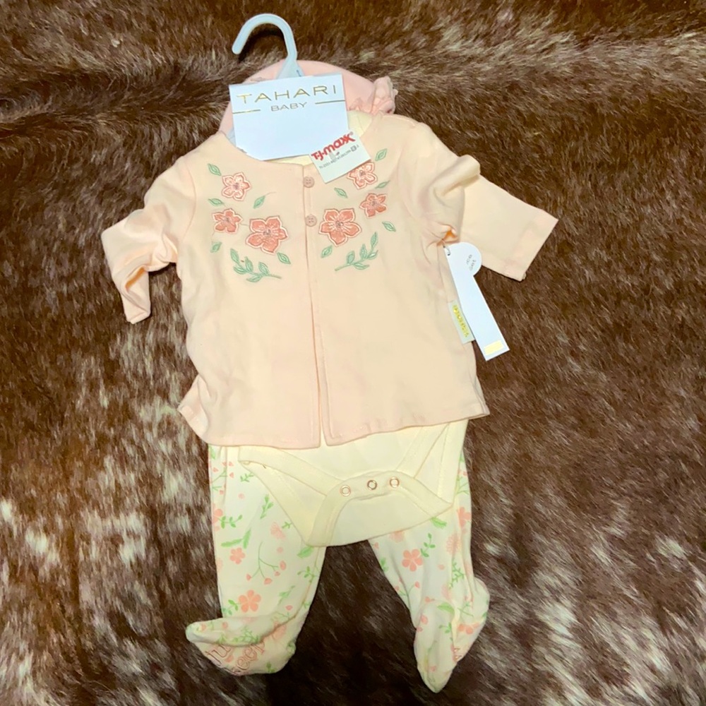 Infant 4piece outfit 3/6 months